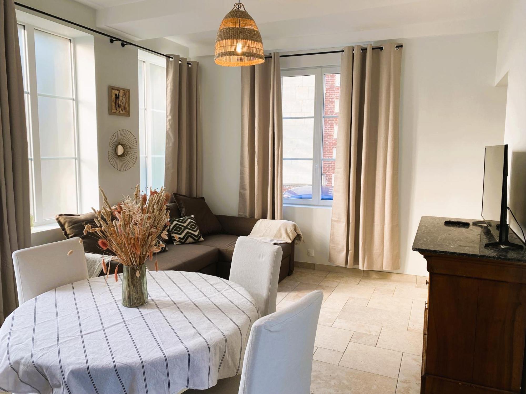 Maison 2 Chambres Avec Parking Et Jardin Noyon Exterior foto