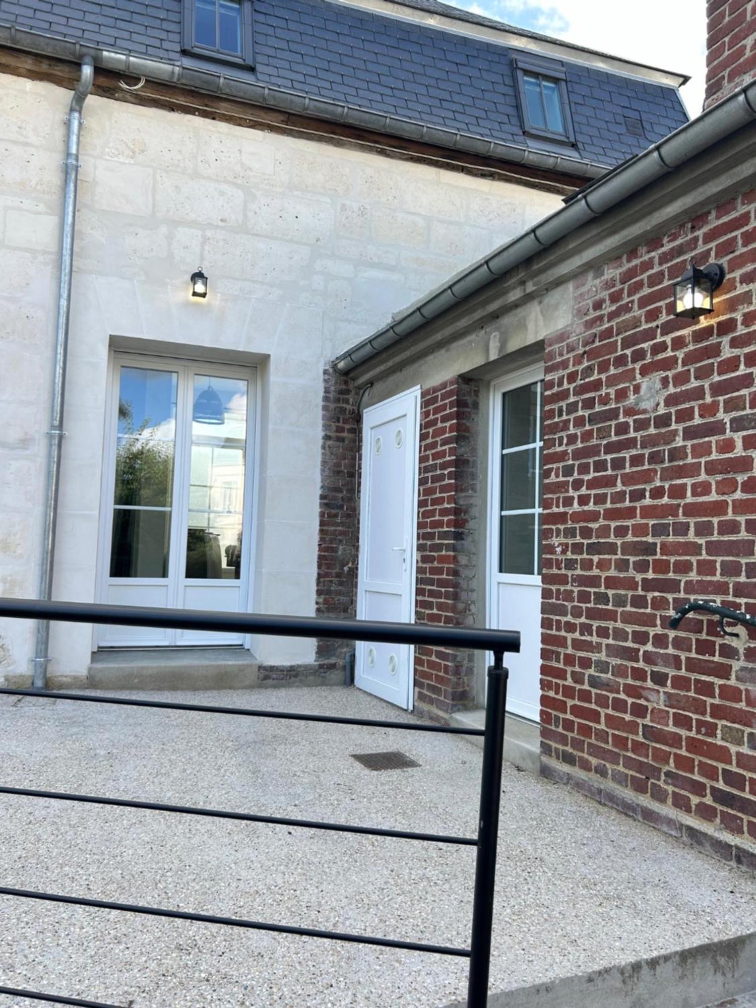 Maison 2 Chambres Avec Parking Et Jardin Noyon Exterior foto