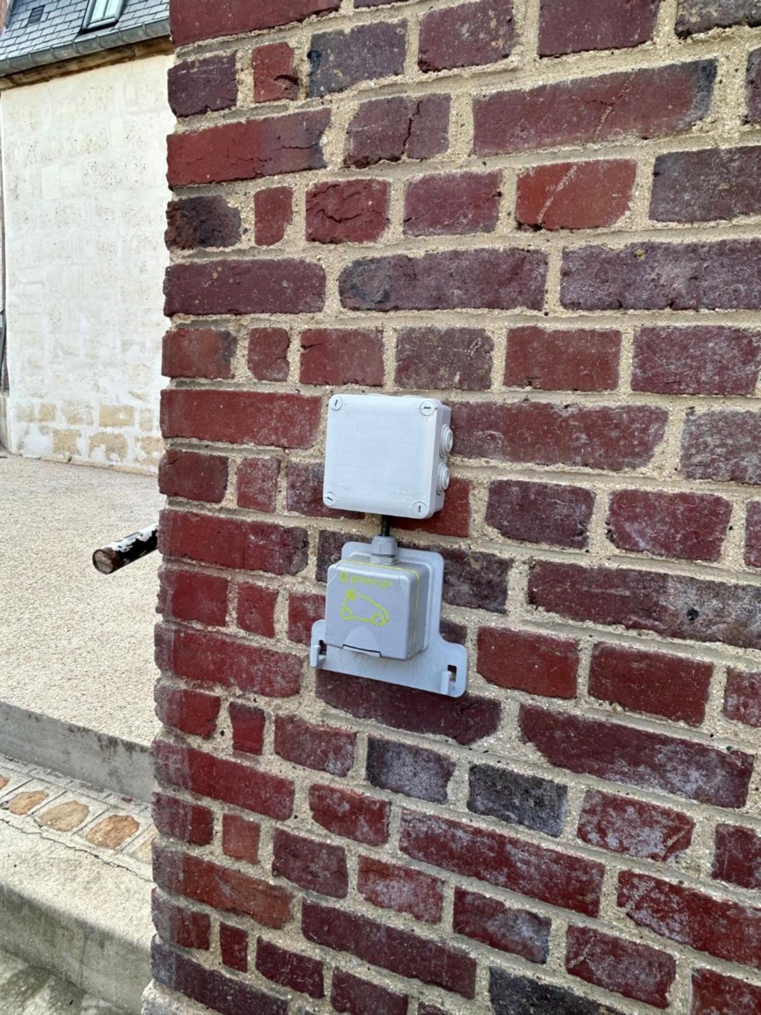 Maison 2 Chambres Avec Parking Et Jardin Noyon Exterior foto