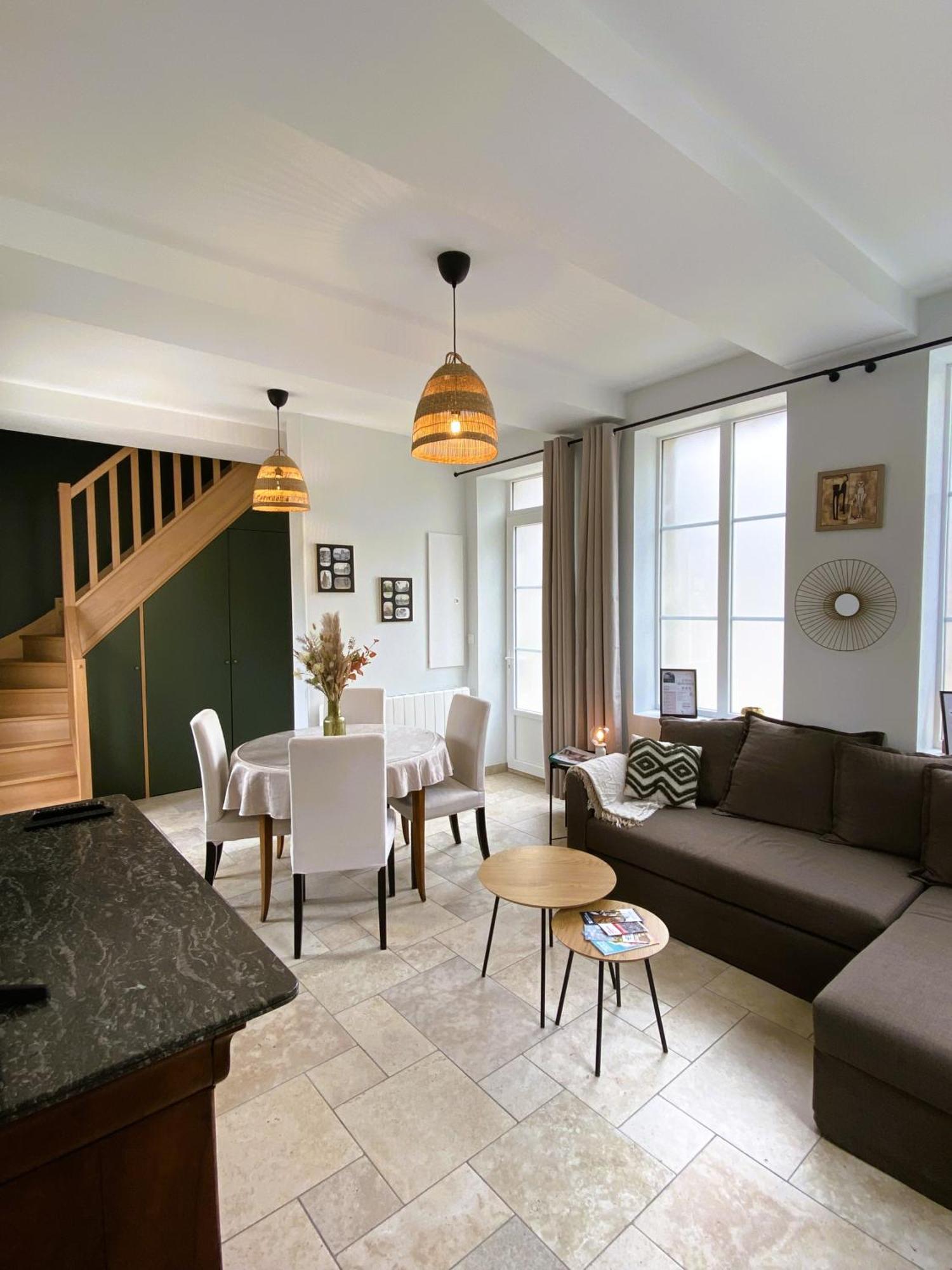 Maison 2 Chambres Avec Parking Et Jardin Noyon Exterior foto